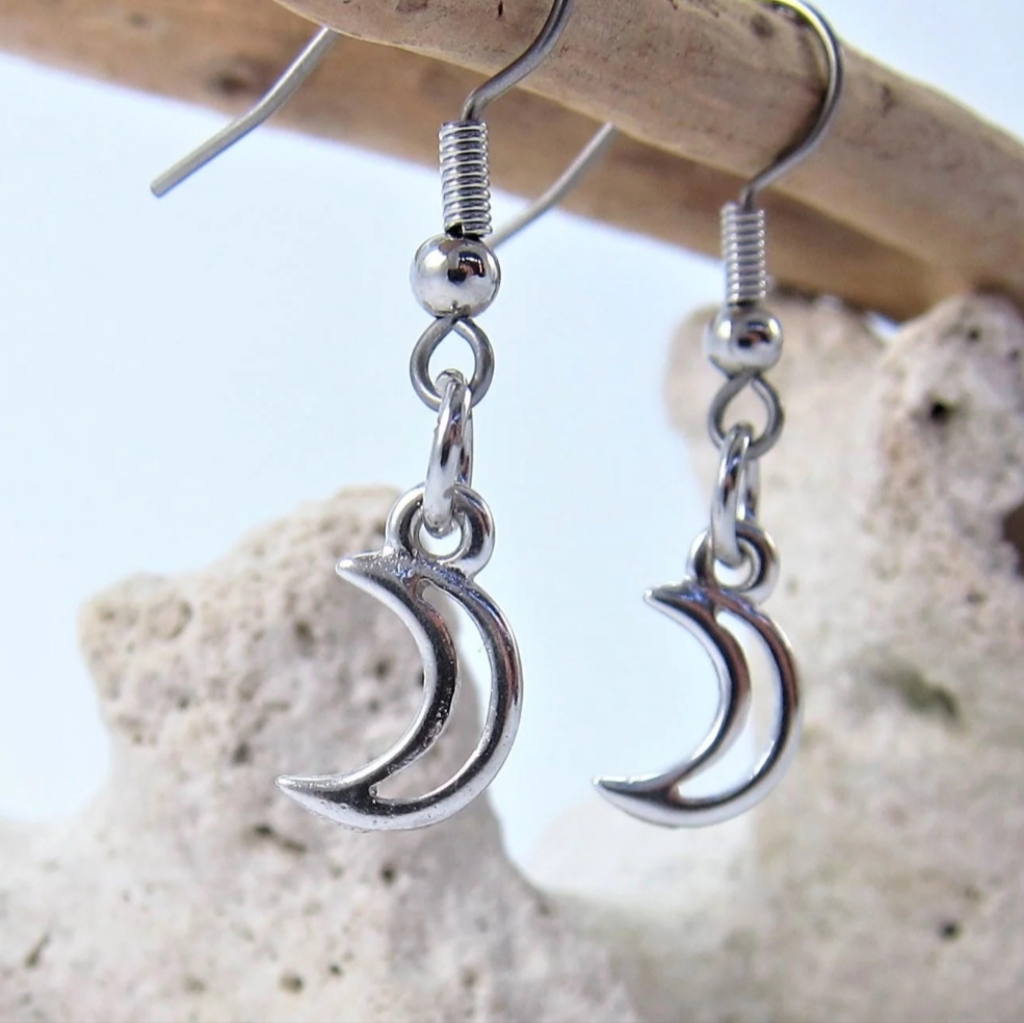 Earrings 8$